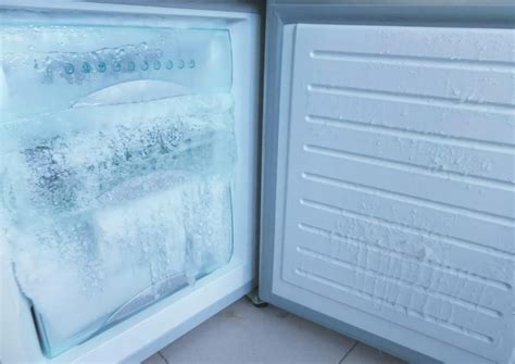 冰箱白霜（冰箱出现白色的霜是什么现象）
